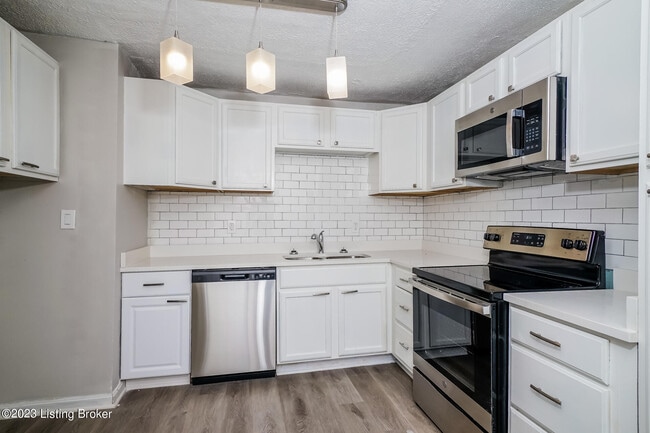 Building Photo - 5405 Tivoli Dr