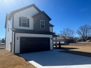 Building Photo - 41 Country Cir