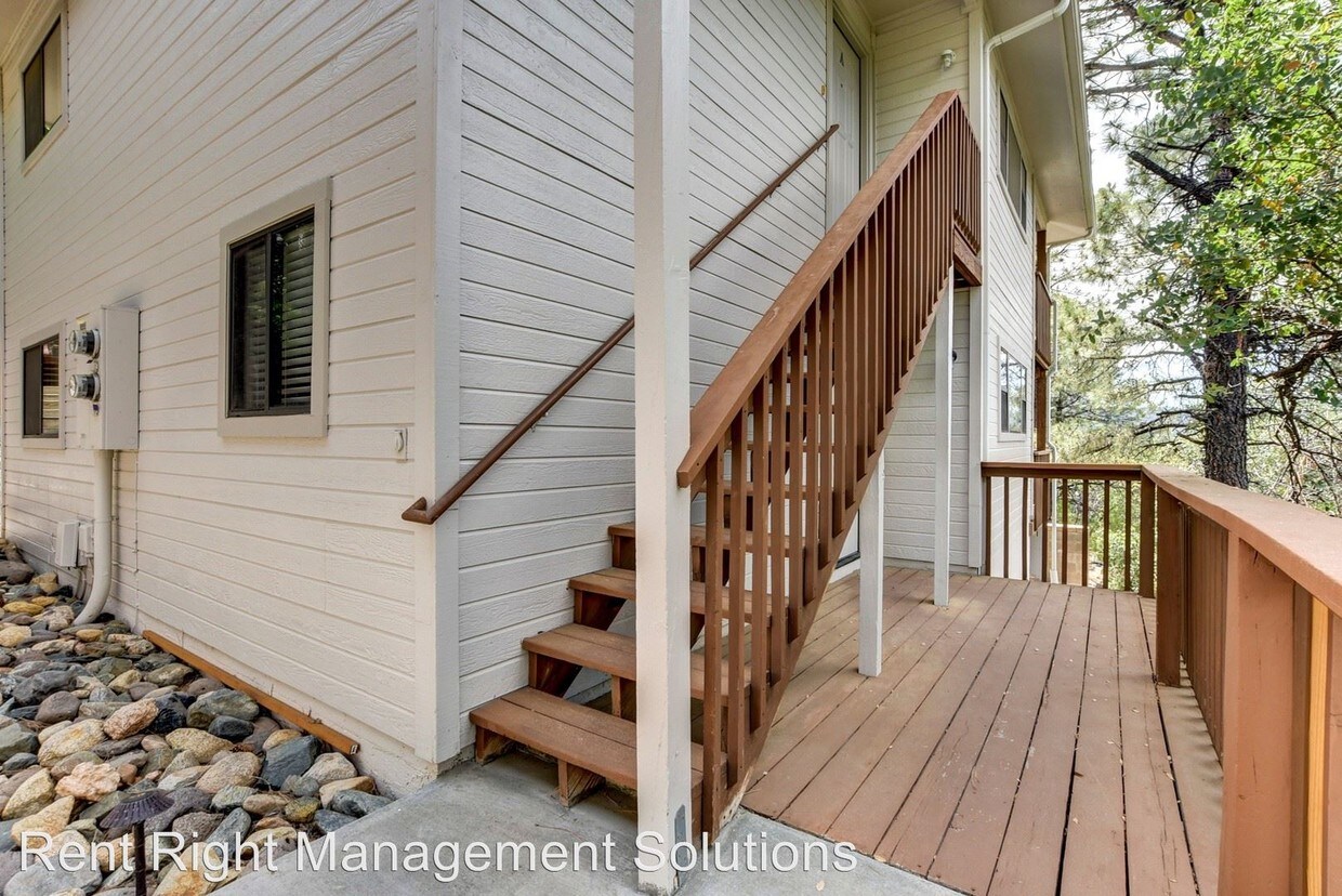 Foto principal - 705 S Montezuma St