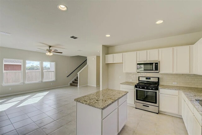 Building Photo - Room in House on Spinnaker Loop