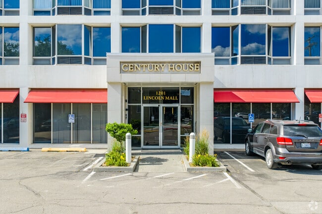 Building Photo - Century House