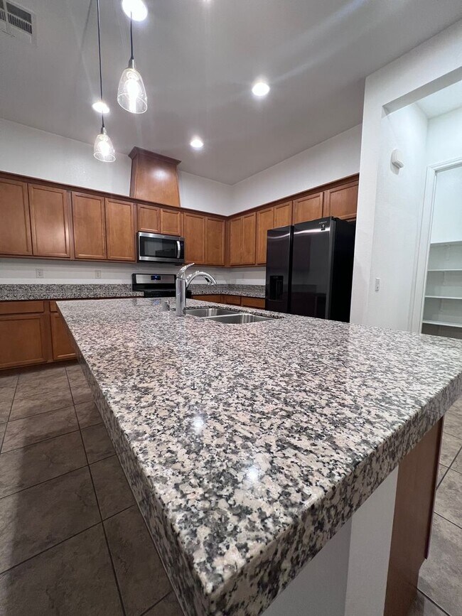 Building Photo - Must See! Beautiful 3bd 2ba Home Awaits You!