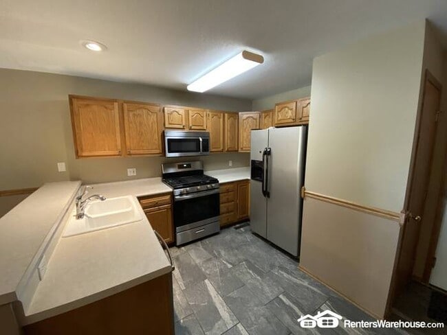 Foto del edificio - 3 bedroom/3 bath Townhome in Norwalk for Rent