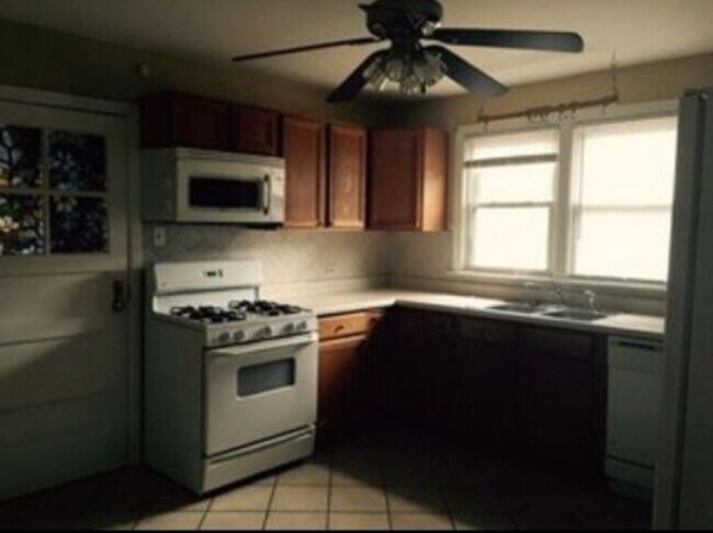 Foto del edificio - 2640 W Greenleaf Ave