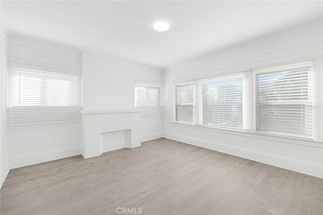 Foto del edificio - 550 N Kenmore Ave