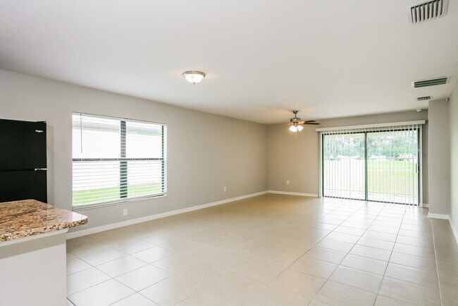 Foto del edificio - 6543 Redbay Dr