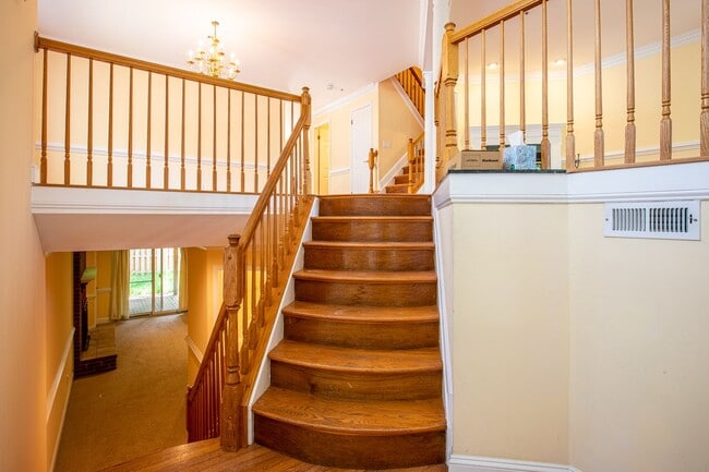 Building Photo - Impressive 3 BR/2 Full BA & 2 Half BA EOG Townhome in Decoverly Adventure!