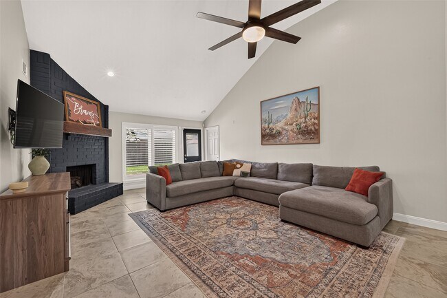 Building Photo - 22939 Indian Ridge Dr