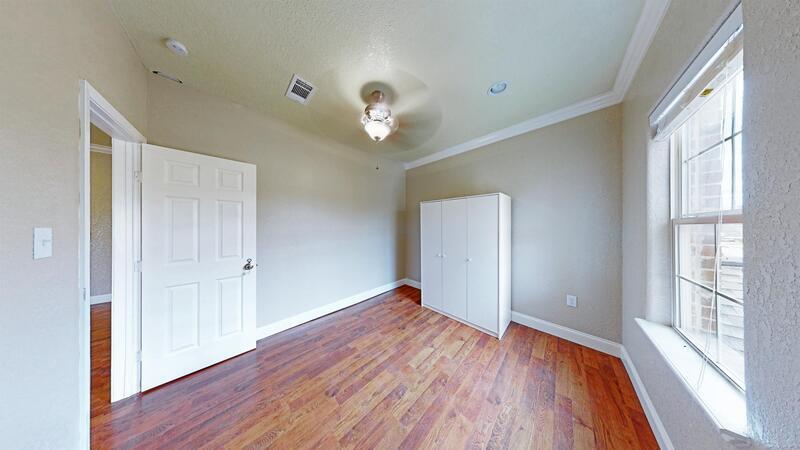 Primary Photo - 7613 Glen Vista Dr