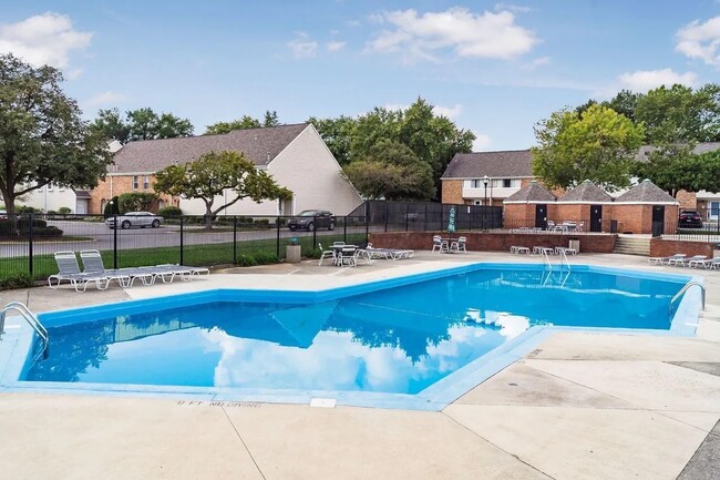 Pool - 105 E Ticonderoga Dr