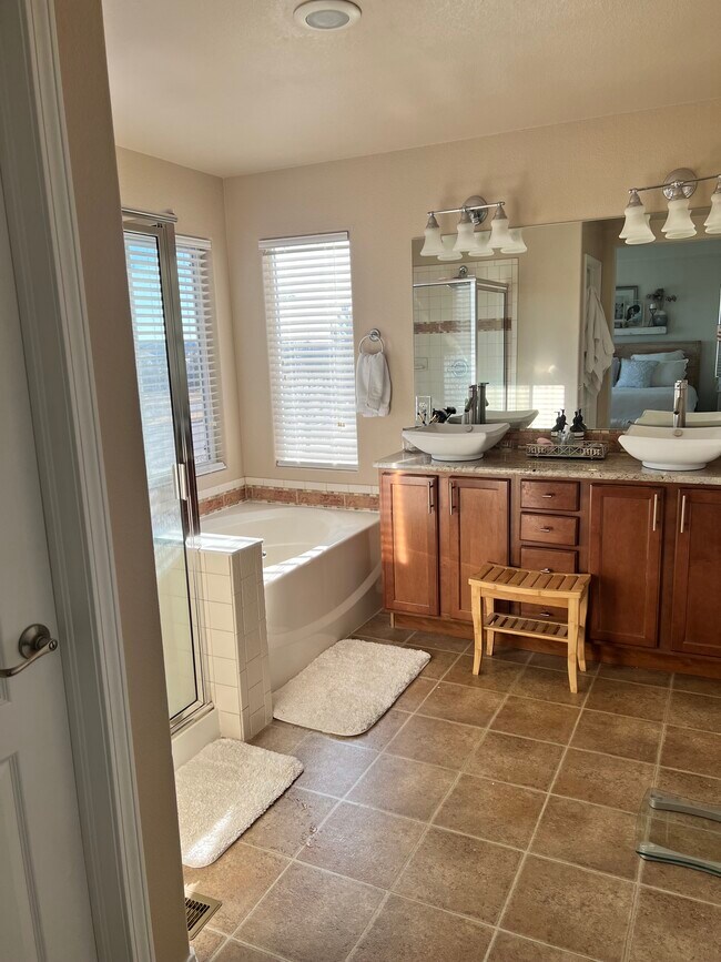 Foto del edificio - 6683 Silverwind Cir