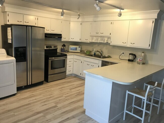 Building Photo - 6360 S Borg Cir