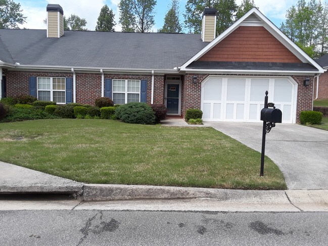 Building Photo - 2560 Rosehill Cir