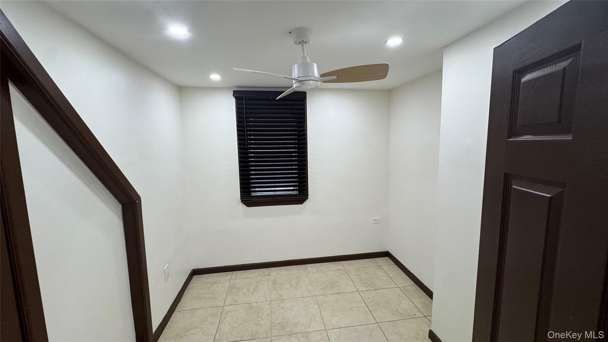 Building Photo - 686 E 98th St