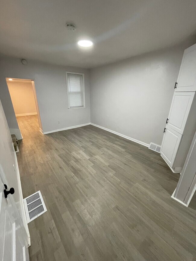 Building Photo - 622 Dauphin St