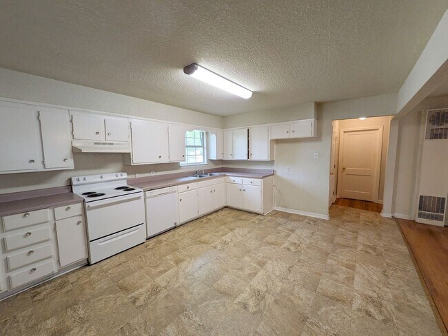Foto del edificio - 306 Bridal Wreath Ave