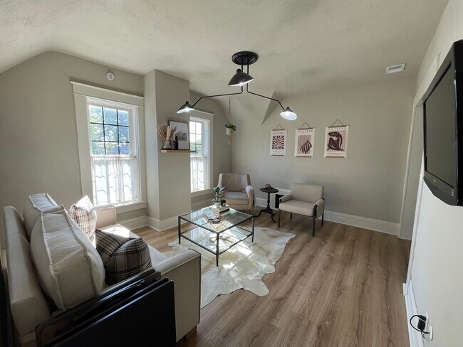 Foto del edificio - 502 Woodworth Ave