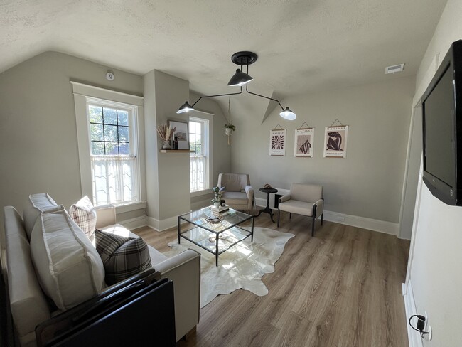 Building Photo - 502 Woodworth Ave