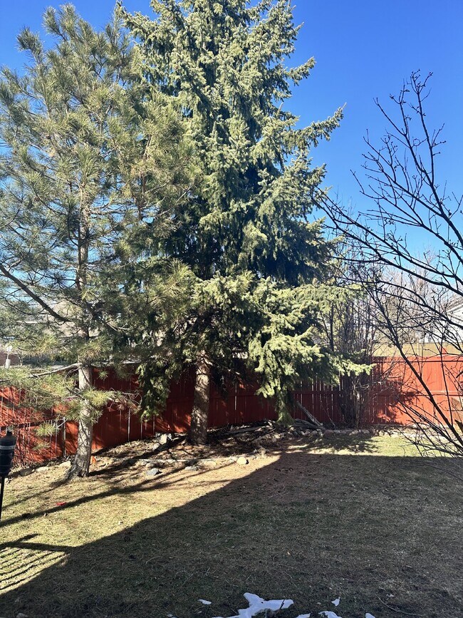 Foto del edificio - All yard care included! Great community am...