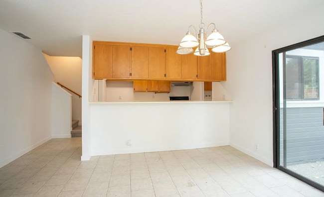 Building Photo - Adorable 4 bed/3 bath home in north Davis.