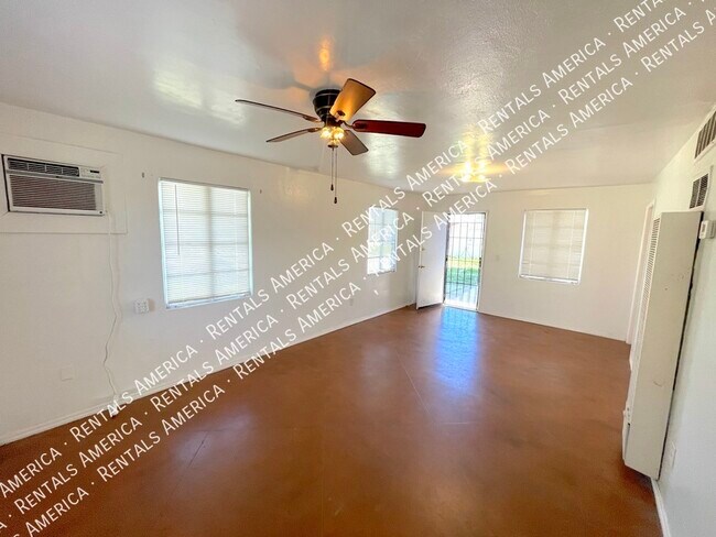 Foto del edificio - COMING SOON: Spacious casita with private ...
