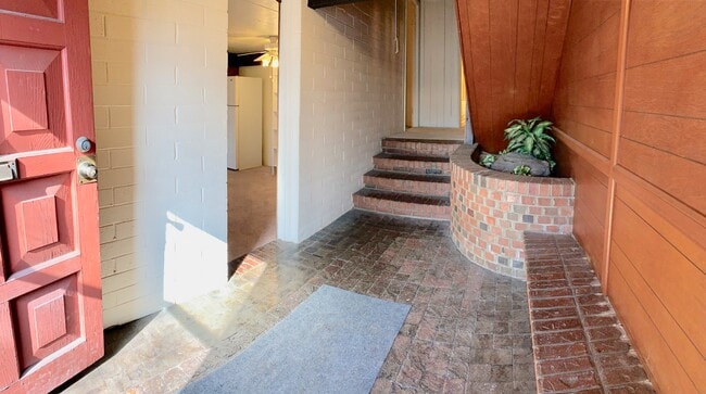 #34B 1BR No Washer/Dryer - 2740 University Ave