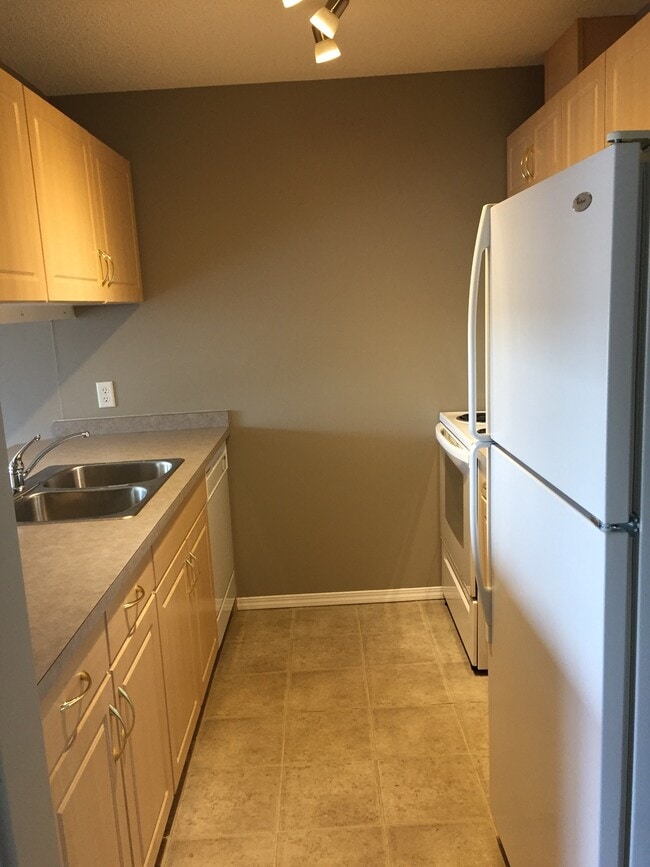 Building Photo - 1 Bed 1 Bath Unit in Morinville, AB