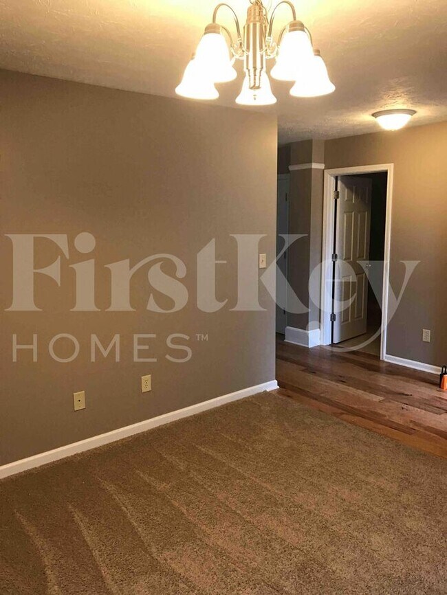 Building Photo - 622 Findlay Ln