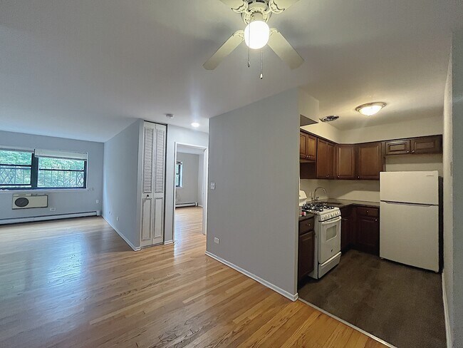 Foto del edificio - 2828 N Cambridge Ave