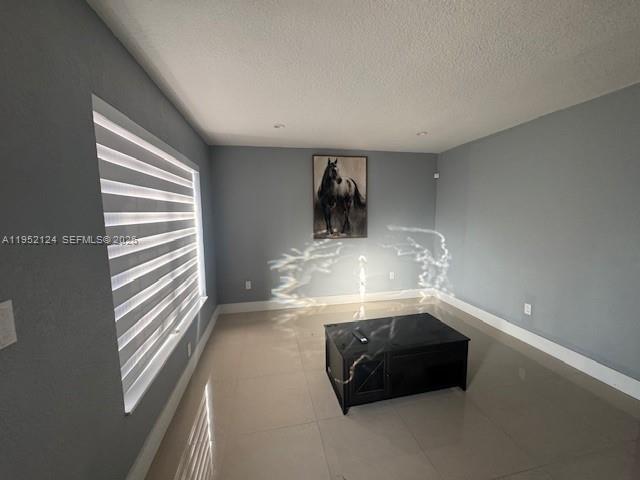 Foto del edificio - 5615 NW 176th St