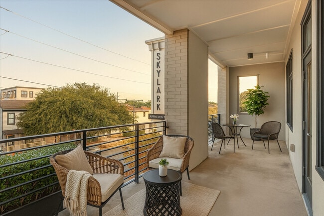 Building Photo - Skylark