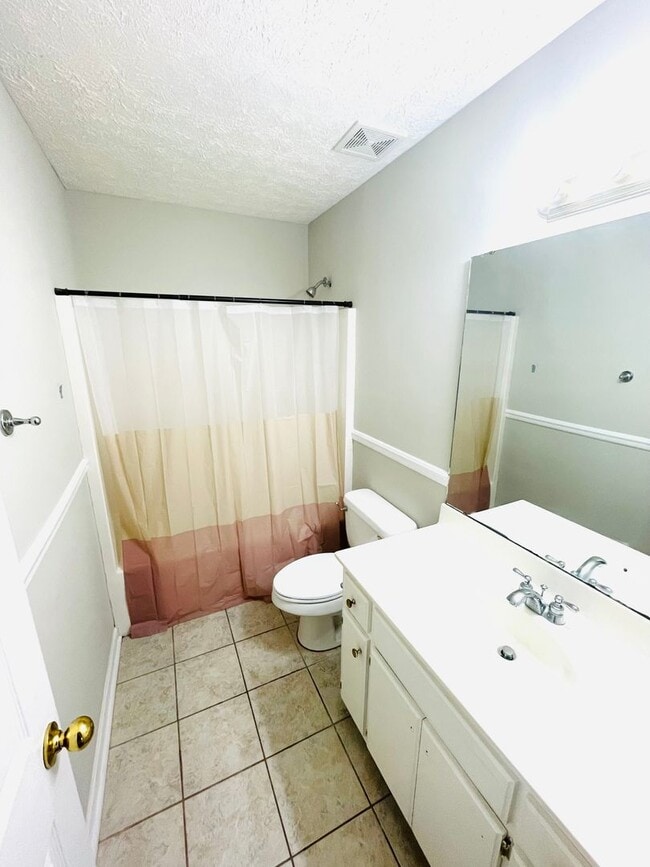 Building Photo - ** 3 Bed 2 Bath located in Millbrook ** Ca...