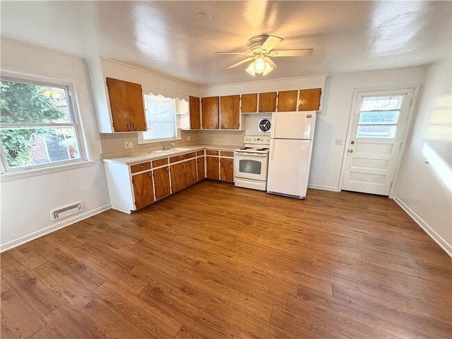 Building Photo - 214 Magnolia Ave