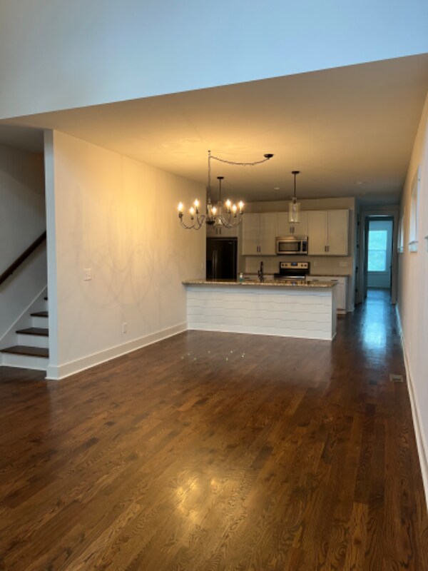 Building Photo - 3221B Lincoln Ave