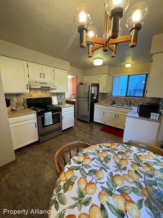 Building Photo - 3 br, 1.5 bath House - 7543 Eaton Street