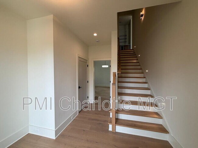 Foto del edificio - 432 Dover Ave