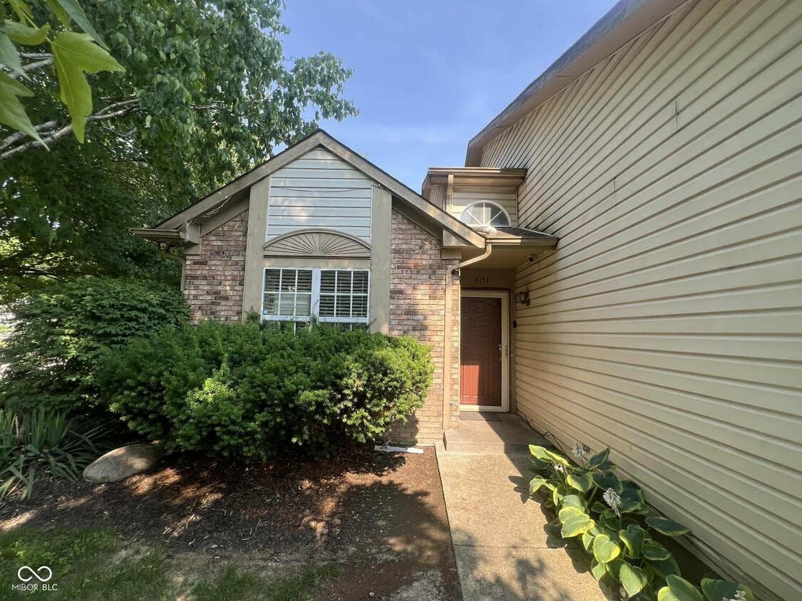 Primary Photo - 4151 Luxembourg Cir E