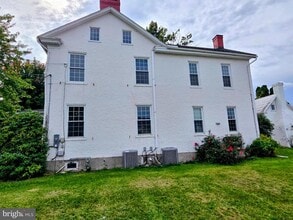 Building Photo - 203 E Main St