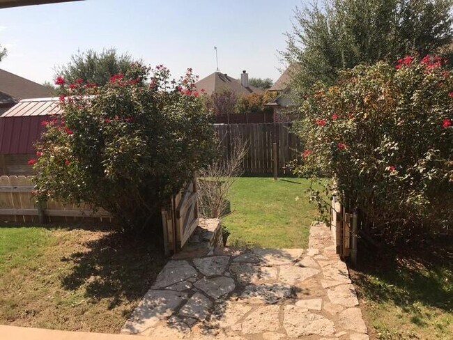 Foto del edificio - Meander Estates! Large corner lot 3/2/2 Co...