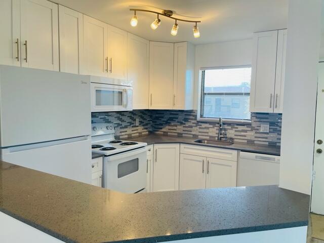Foto principal - 21905 Lake Forest Cir