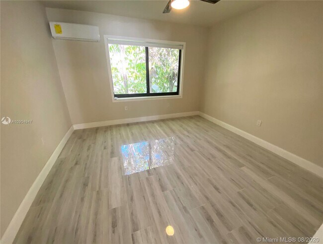 Building Photo - 1605 E Broward Blvd