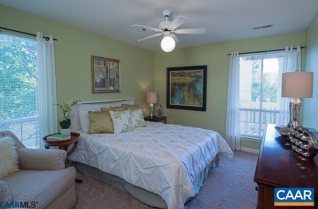 Foto del edificio - 200 Lake Club Ct