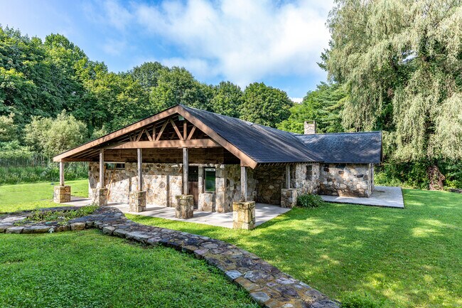 Building Photo - 100 Littlefield Rd