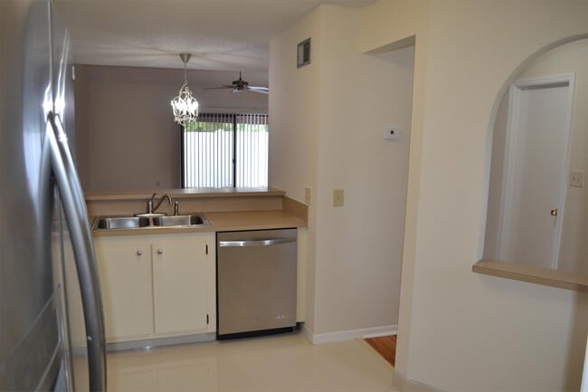 Foto del edificio - 5061 Ernst Ct