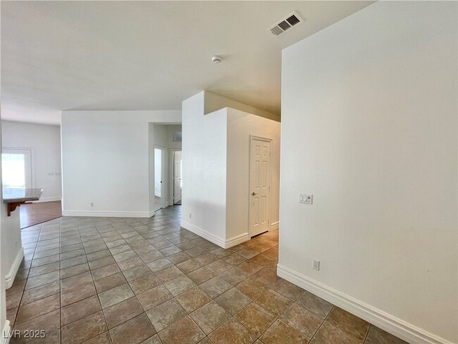 Building Photo - 65 Sahalee Dr
