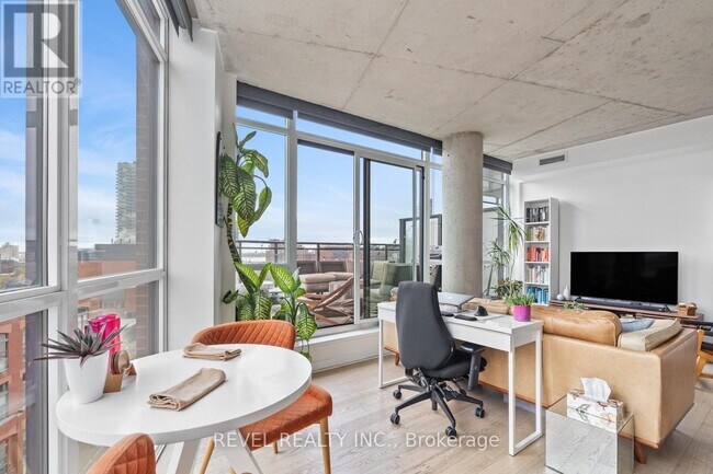 Building Photo - 318 King St E