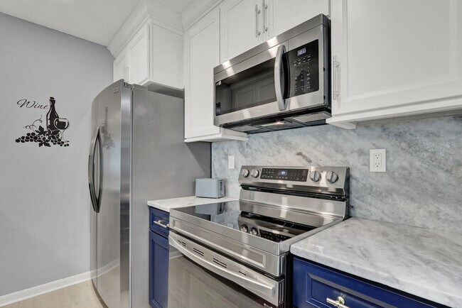 Building Photo - 2516 SE Anchorage Cove