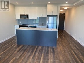 Building Photo - 15 Queen St S