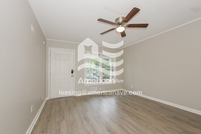 Building Photo - 3215 Commodore Dr