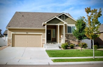 Building Photo - 262 Castle Dr